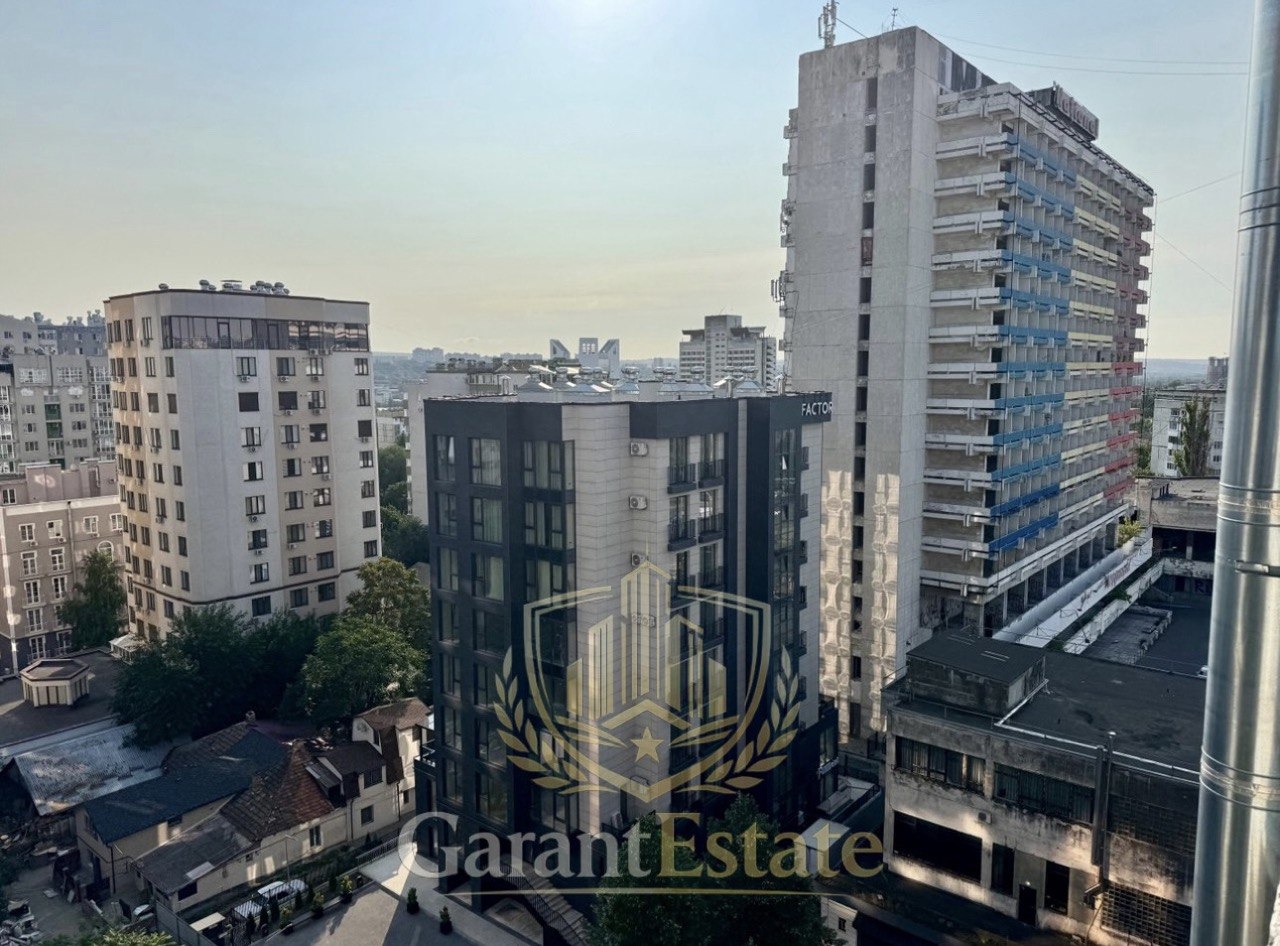 Продается квартира на первой линии ул.Штефан чел Маре - 12